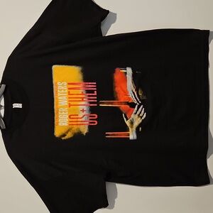 Roger Waters Us and Them Tour 2017 black short sleeve concert tee sz. 2XL NWOT